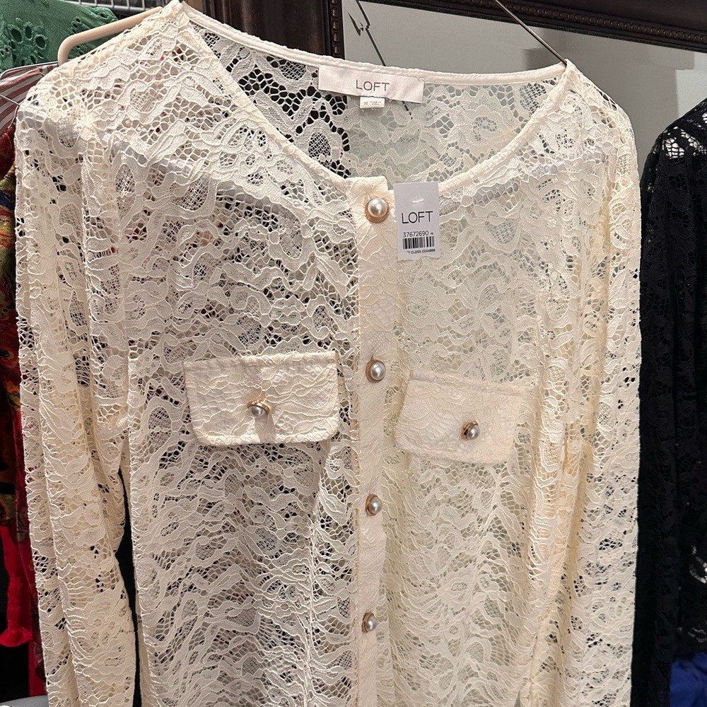 NWT LOFT Cream Lace Top with Pearl Buttons SZ med